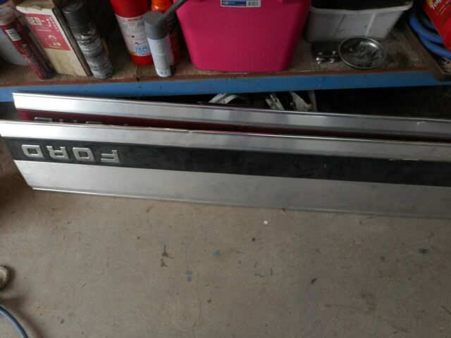 1989 Red Ford F800 Standard Cab Pickup