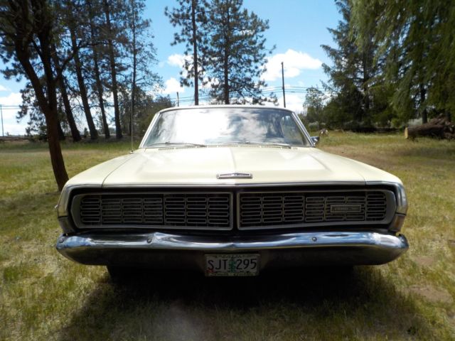 1968 Yellow Ford Galaxie Fastback
