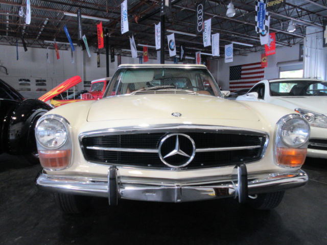 1971 TAN Mercedes-Benz SL-Class Convertible