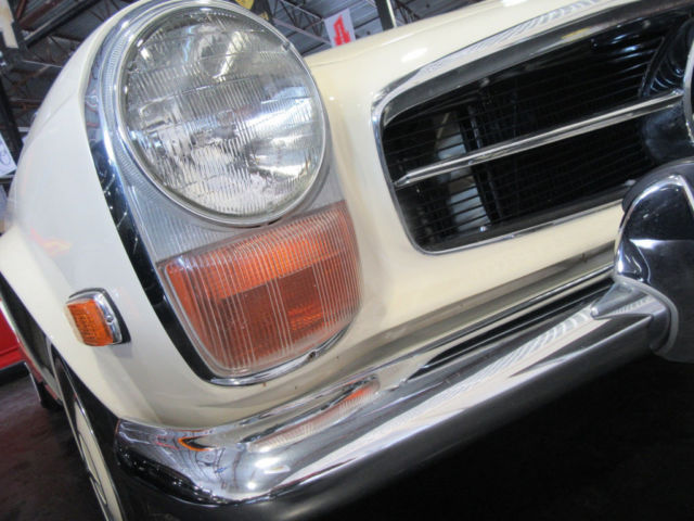 1971 TAN Mercedes-Benz SL-Class Convertible