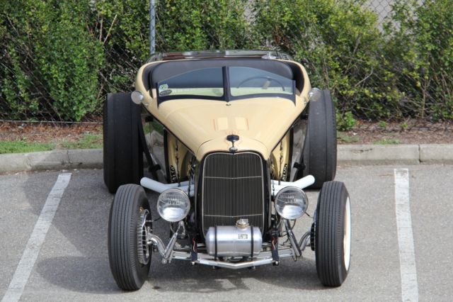 1932 Black/Tan Ford Roadster Coupe