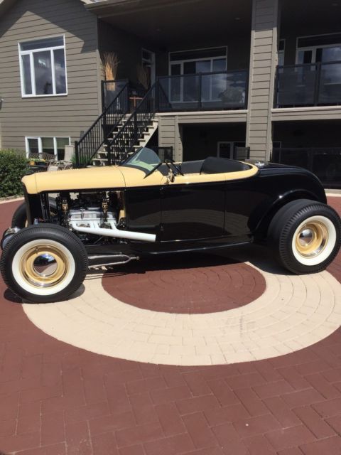 1932 Black/Tan Ford Roadster Coupe