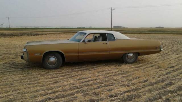 1973 Gold Chrysler Imperial 2 dr