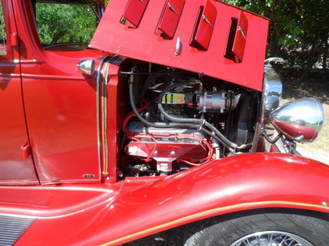 1932 Burgundy Chevrolet Confederate U/K