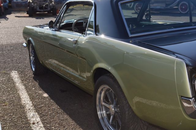1966 Green/black Ford Mustang Coupe