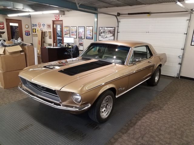 1968 Gold Ford Mustang