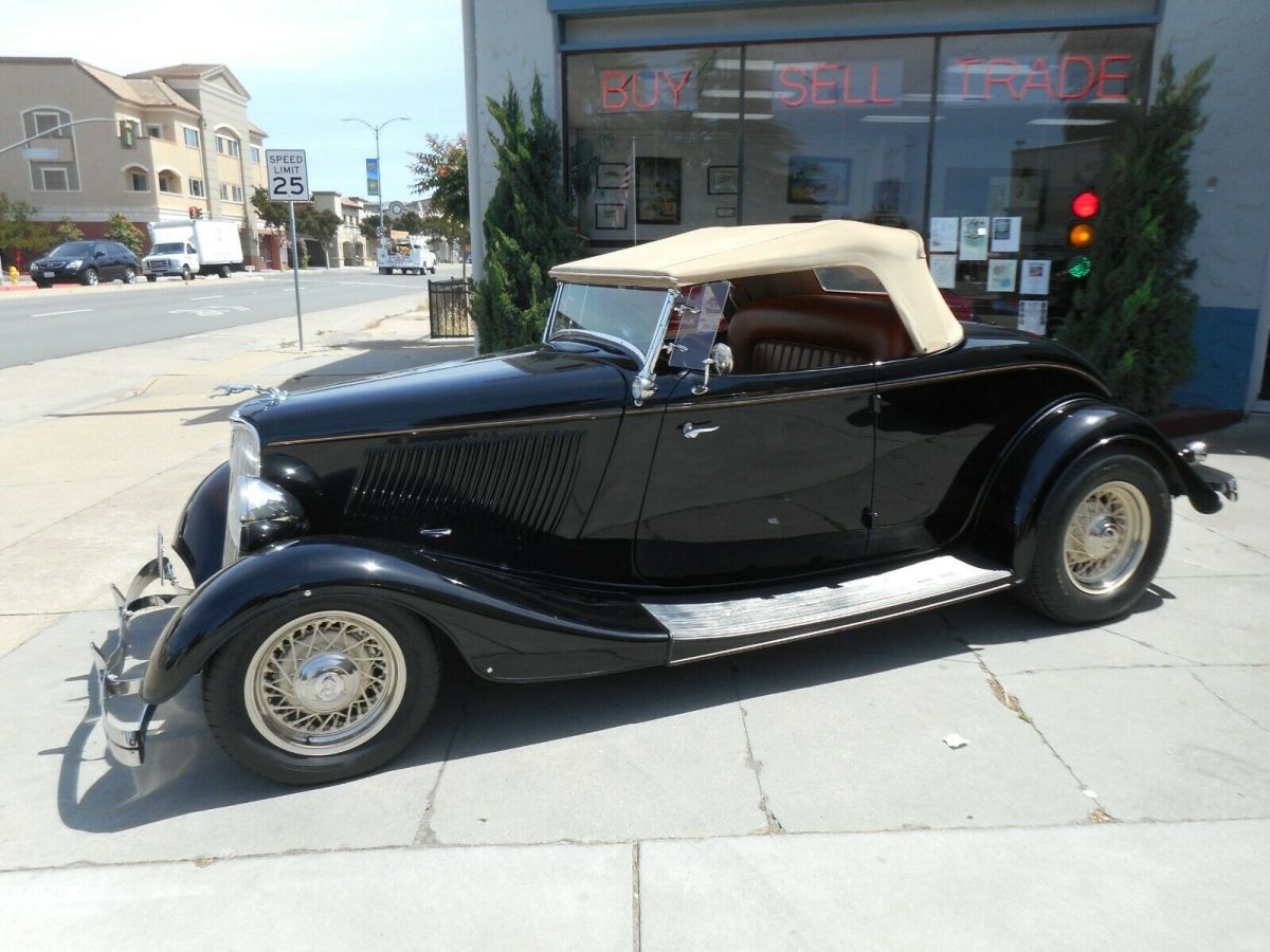 1933 Tan Ford Roadster Convertible