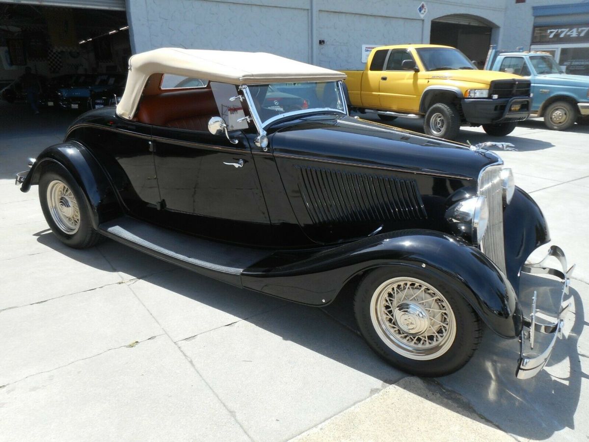 1933 Tan Ford Roadster Convertible