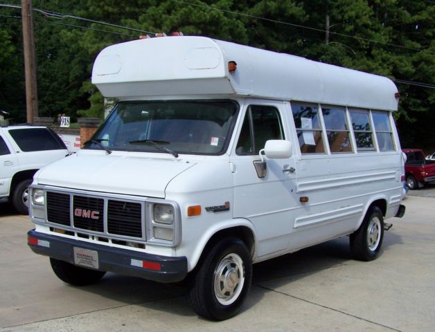 1991 White GMC Savana Wagon