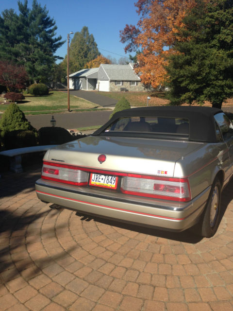 1993 beige u38 Cadillac Allante Convertible
