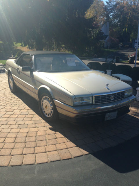 1993 beige u38 Cadillac Allante Convertible