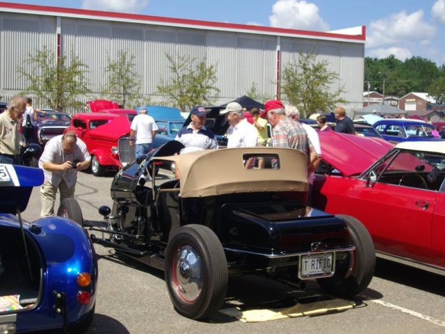 1927 Black Ford Model T Zipper (Fiberglass)