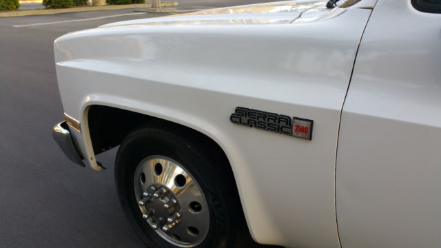 1987 White Chevrolet C/K Pickup 3500 Crew Cab Pickup