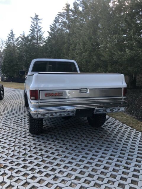 1985 White Chevrolet C/K Pickup 1500 Cab & Chassis