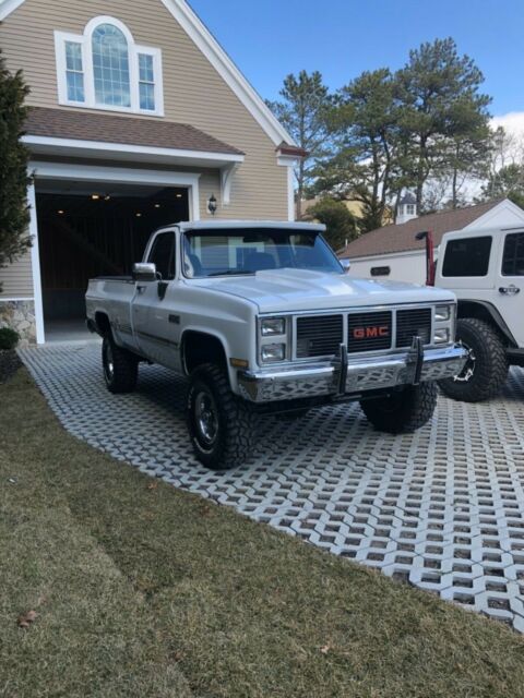 1985 White Chevrolet C/K Pickup 1500 Cab & Chassis