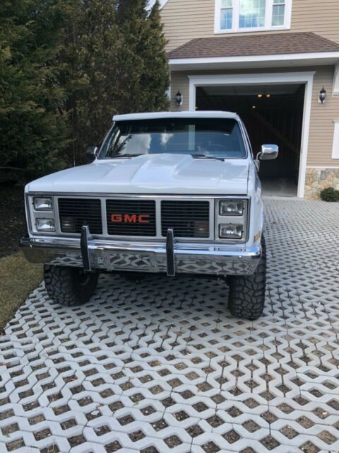 1985 White Chevrolet C/K Pickup 1500 Cab & Chassis