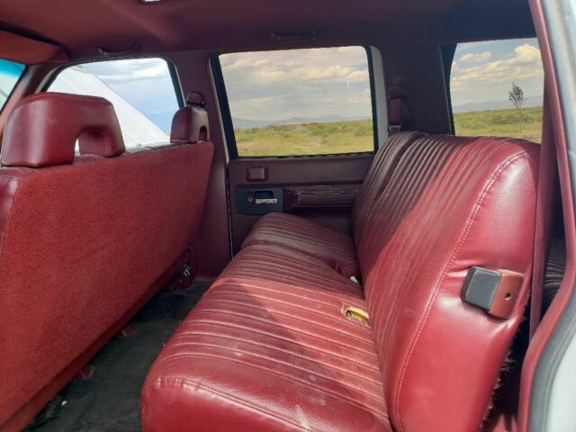 1992 White GMC Suburban SUV