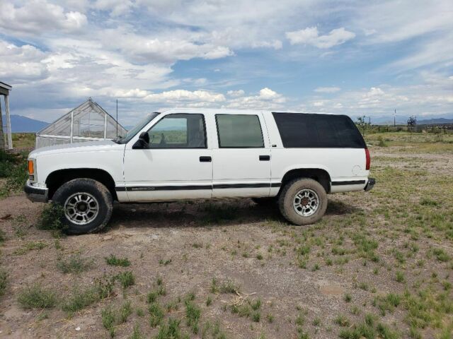 1992 White GMC Suburban SUV