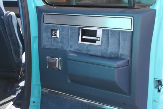 1988 Teal GMC C15/C1500 Suburban SUV