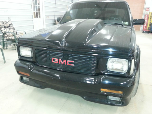1993 Black GMC Typhoon SUV