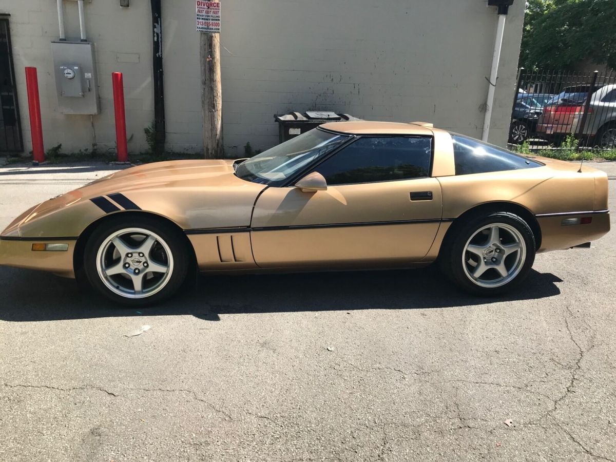 1986 Gold Chevrolet Corvette Coupe