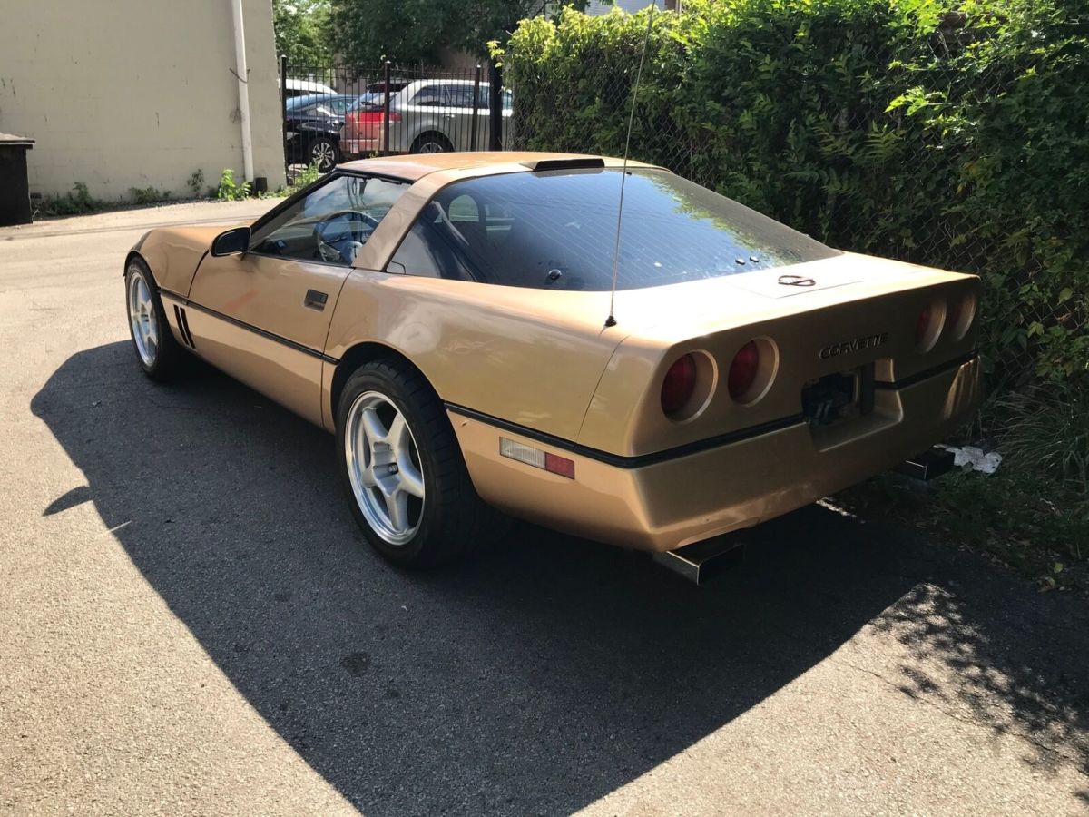1986 Gold Chevrolet Corvette Coupe