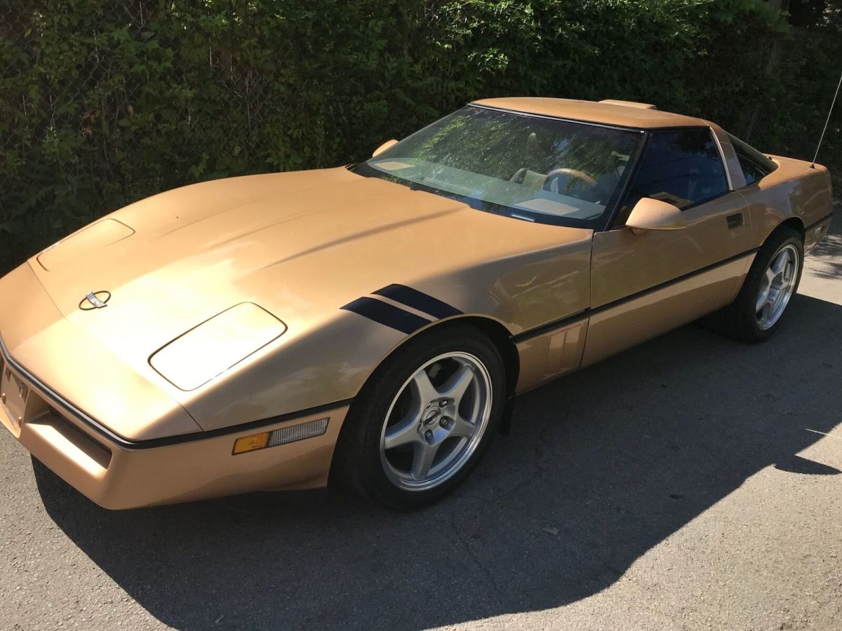 1986 Gold Chevrolet Corvette Coupe