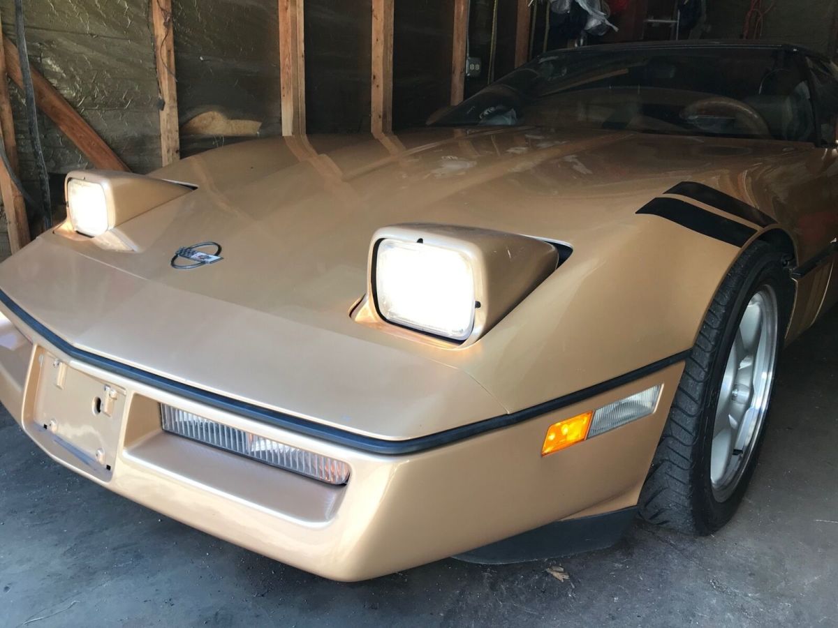 1986 Gold Chevrolet Corvette Coupe