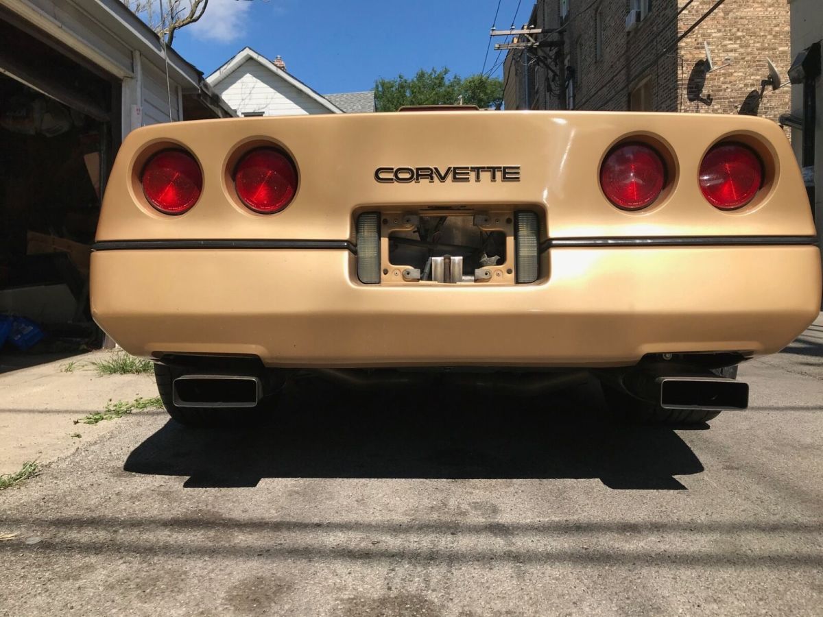 1986 Gold Chevrolet Corvette Coupe