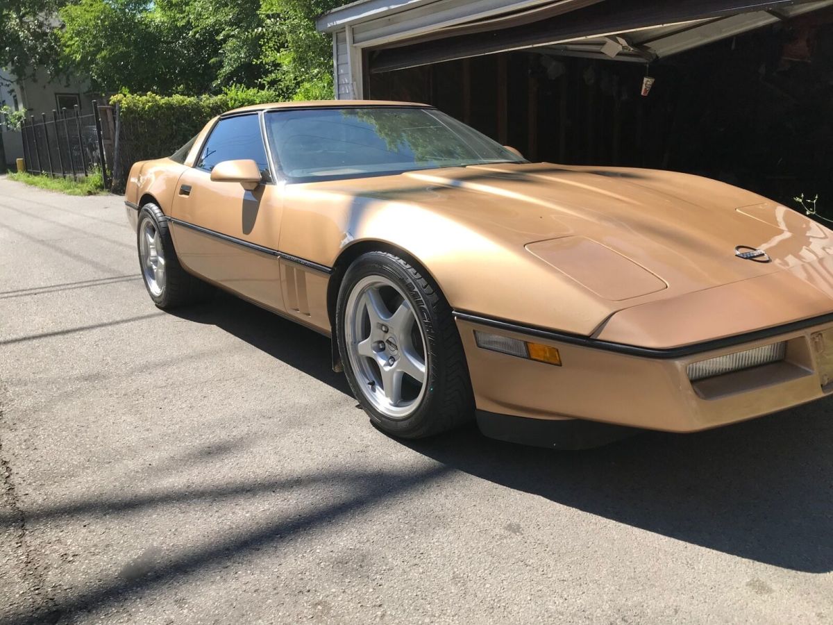 1986 Gold Chevrolet Corvette Coupe