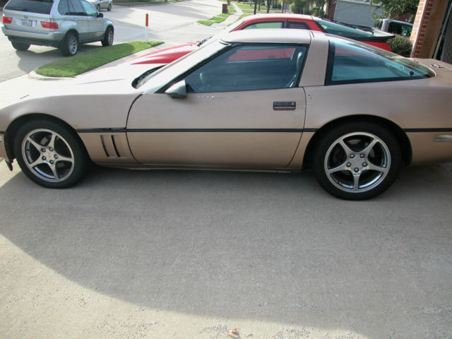 1984 Gold Chevrolet Corvette Coupe