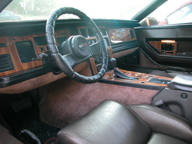 1984 Gold Chevrolet Corvette Coupe