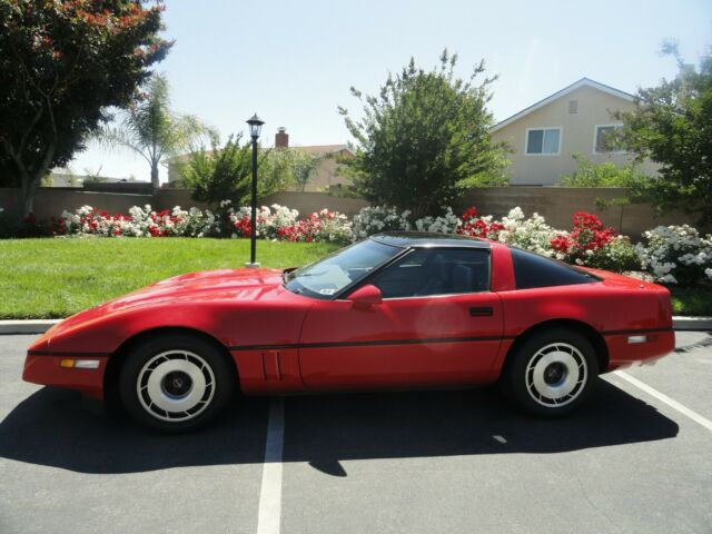 1985 Red Chevrolet Corvette Coupe