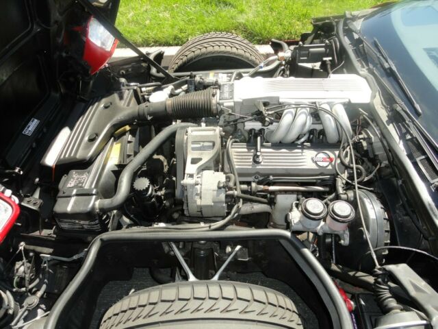 1985 Red Chevrolet Corvette Coupe
