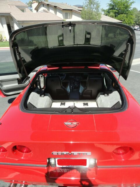 1985 Red Chevrolet Corvette Coupe
