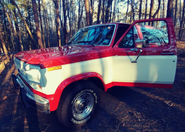 1985 Red & White Ford F-250