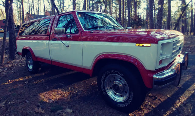 1985 Red & White Ford F-250