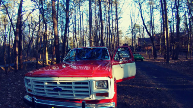 1985 Red & White Ford F-250