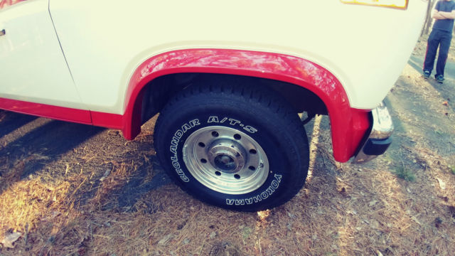 1985 Red & White Ford F-250