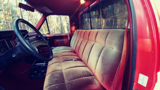 1985 Red & White Ford F-250