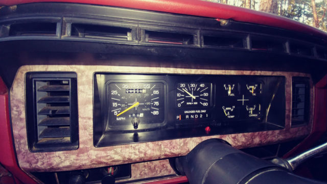 1985 Red & White Ford F-250