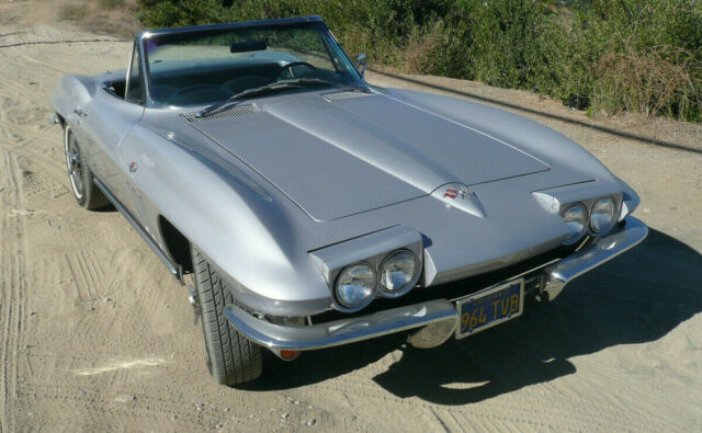 1965 Silver pearl Chevrolet Corvette Convertible