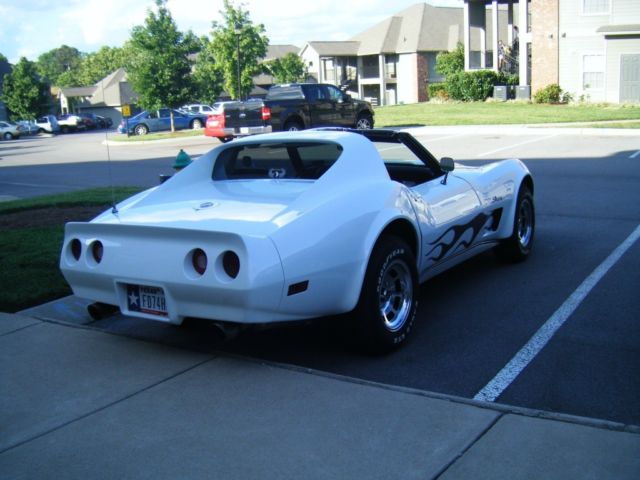 1974 White Chevrolet Corvette Coupe
