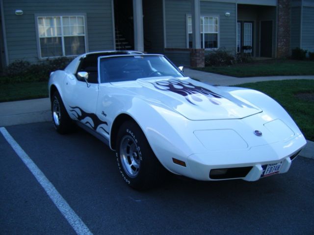 1974 White Chevrolet Corvette Coupe
