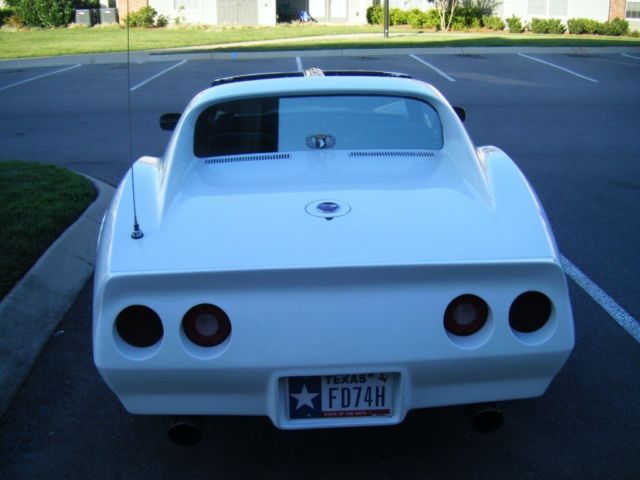 1974 White Chevrolet Corvette Coupe