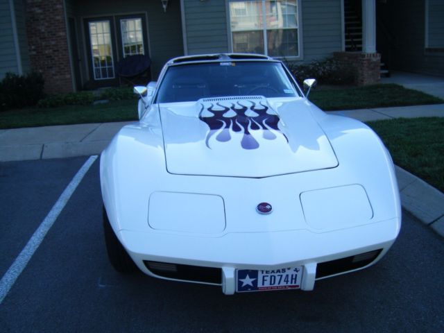 1974 White Chevrolet Corvette Coupe