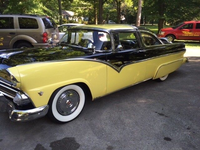 1955 Yellow/black Ford Crown Victoria Coupe