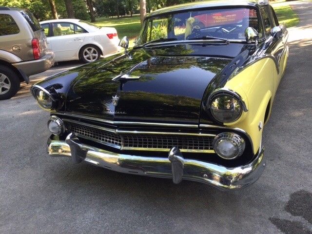 1955 Yellow/black Ford Crown Victoria Coupe