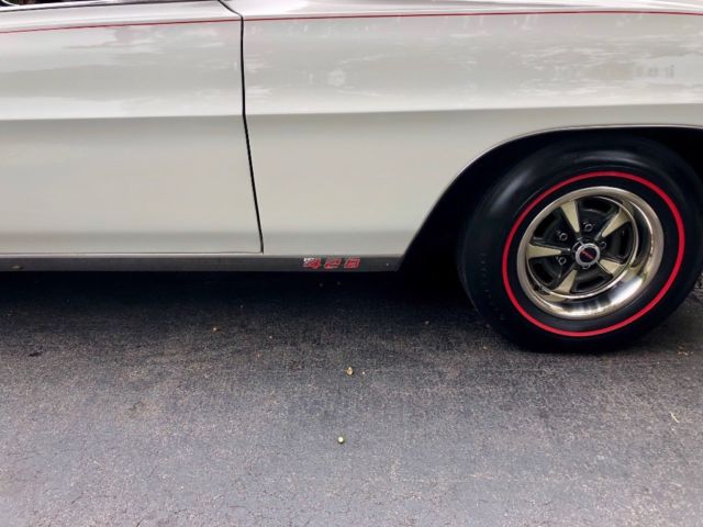 1968 White Pontiac Grand Prix Coupe