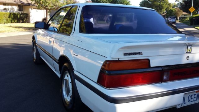 1987 White Honda Prelude Coupe